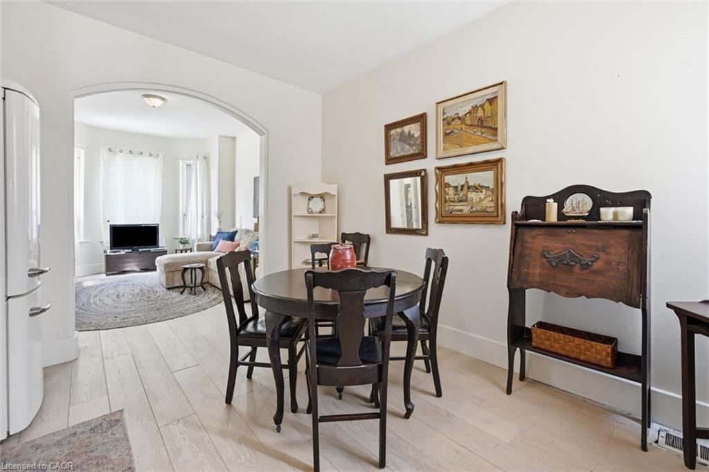 77 Murray Street E Property Photo 10