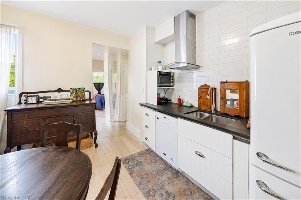 77 Murray Street E Property Photo 11