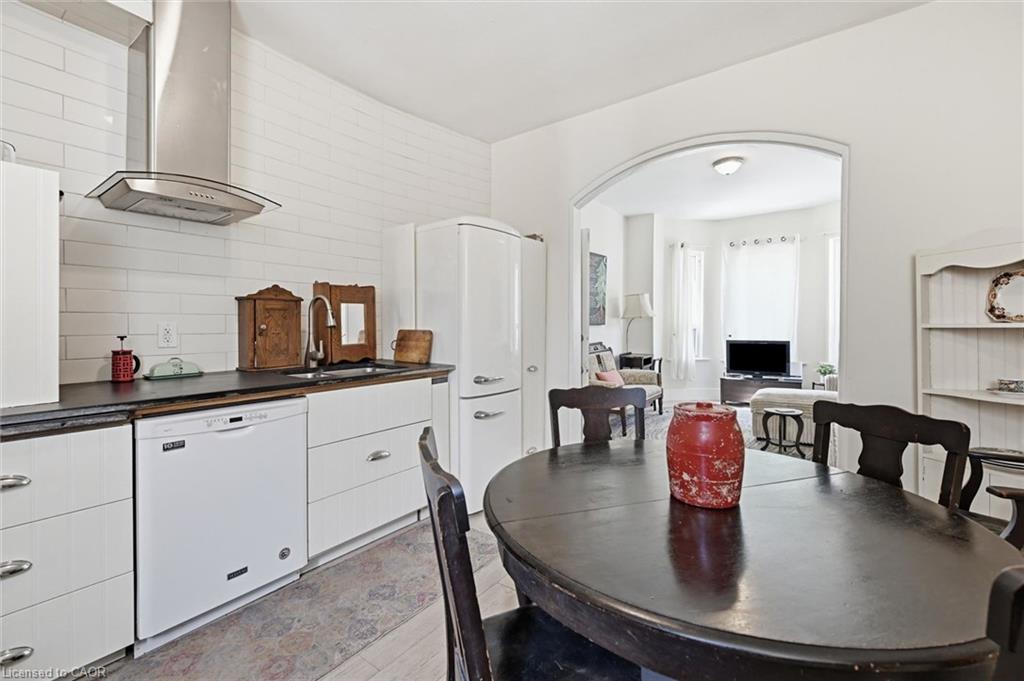 77 Murray Street E Property Photo 12
