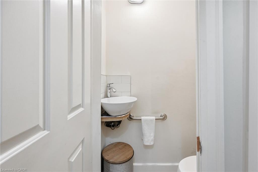 77 Murray Street E Property Photo 13