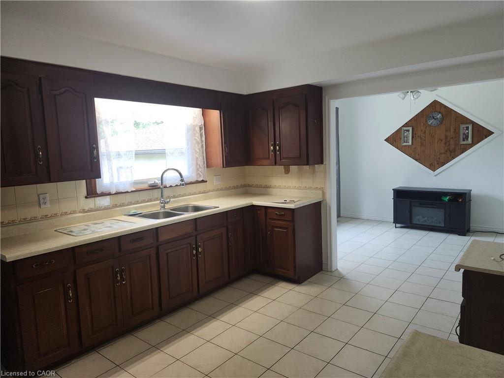 45 Norfolk County Road 19 E Property Photo 9