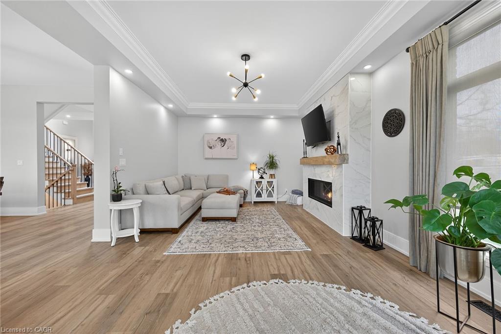 397 Caithness Street E Property Photo 9