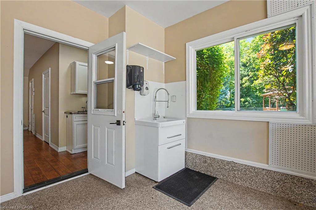 17 Athlone Road Property Photo 29