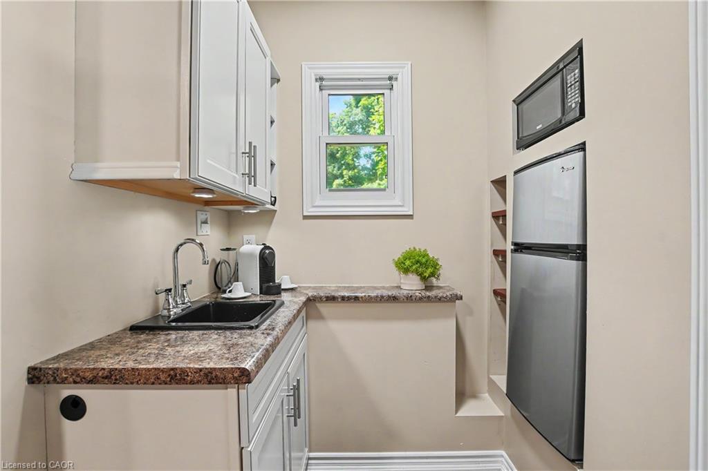 17 Athlone Road Property Photo 34