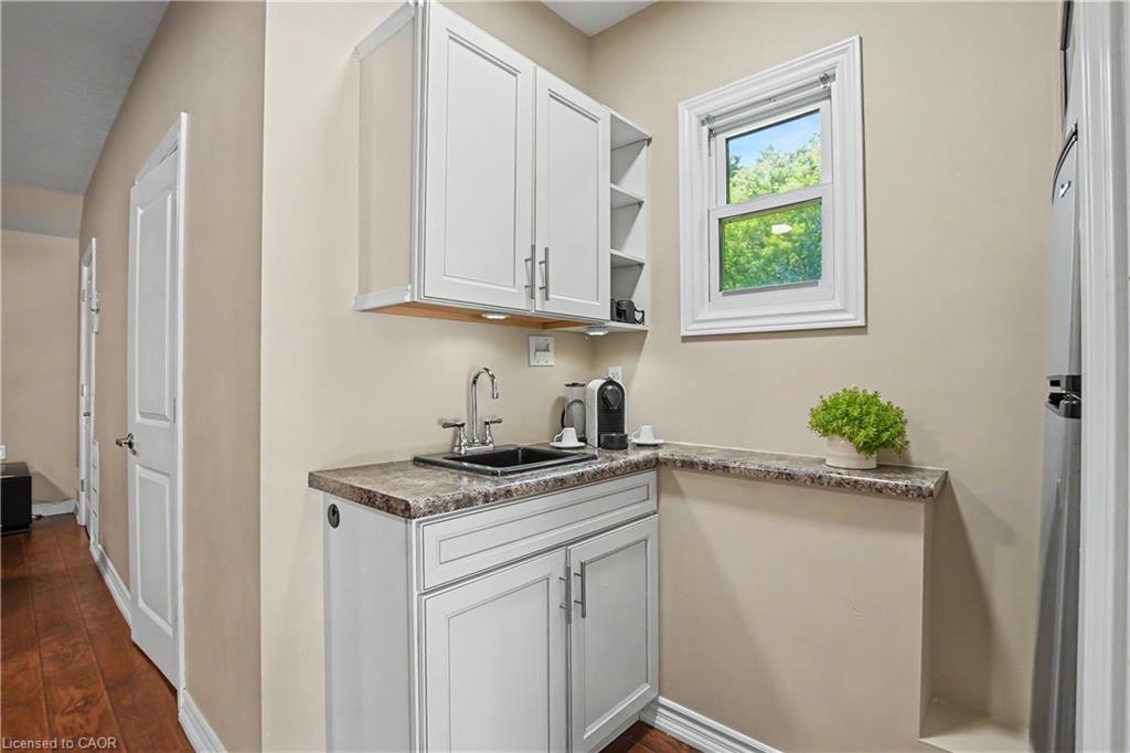 17 Athlone Road Property Photo 36