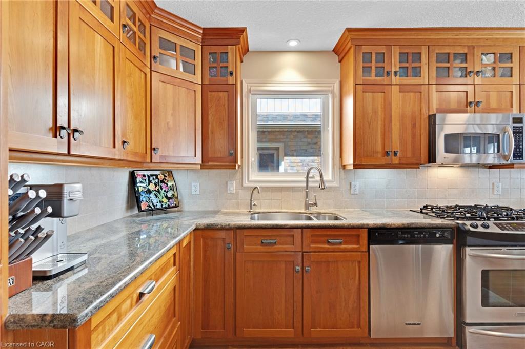 6d-350 Doon Valley Drive Property Photo 7