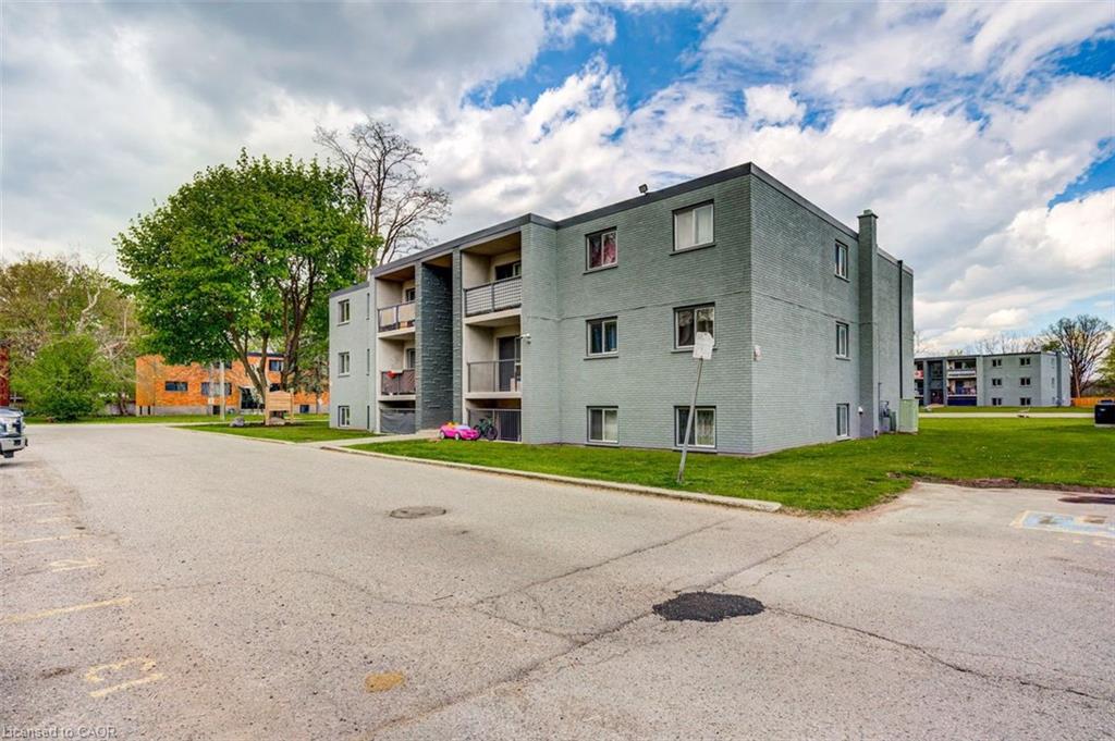 6-94 King Edward Avenue Property Photo 1