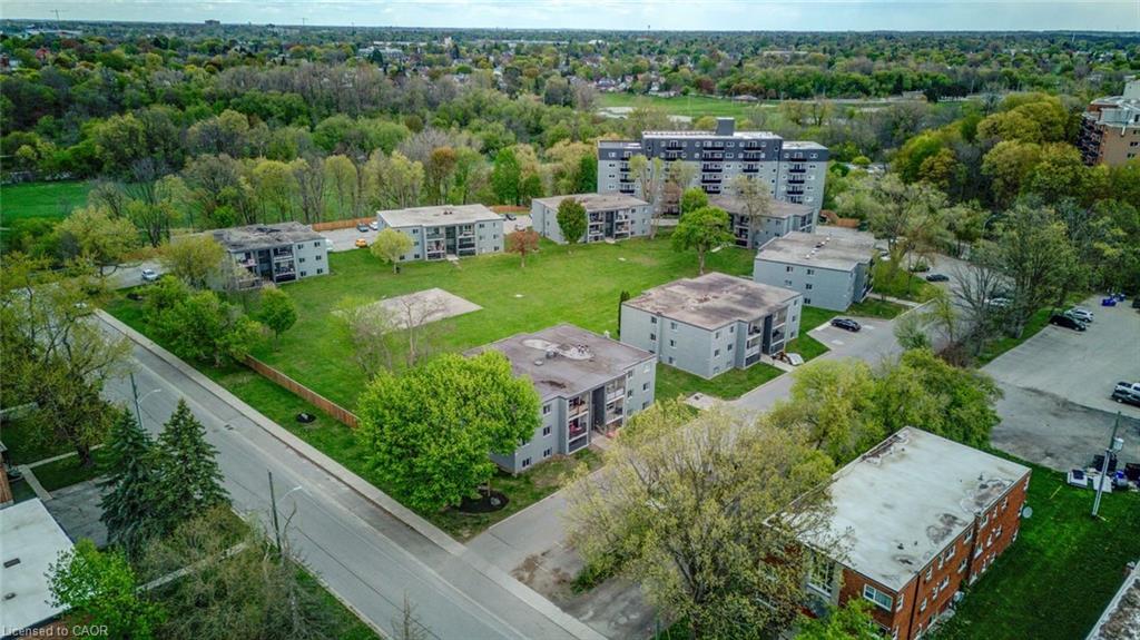 6-94 King Edward Avenue Property Photo 2