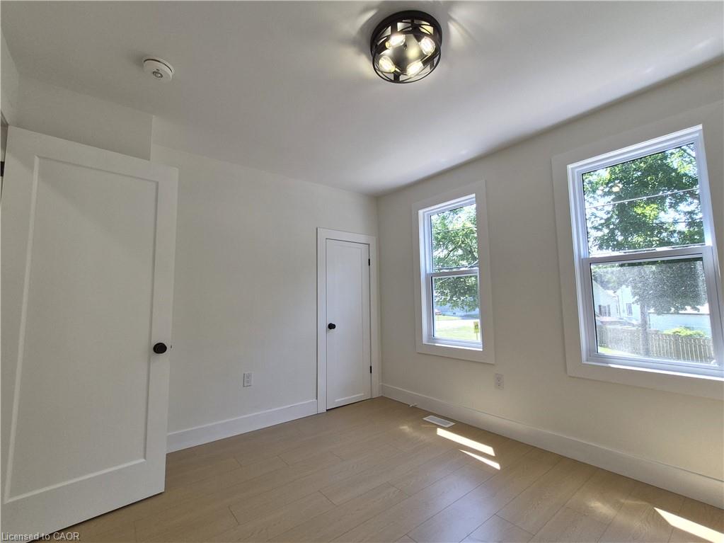 217 Queen Street N Property Photo 29