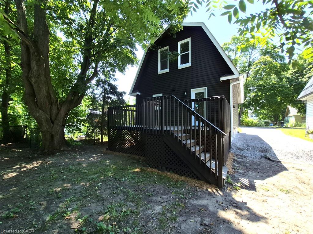217 Queen Street N Property Photo 33
