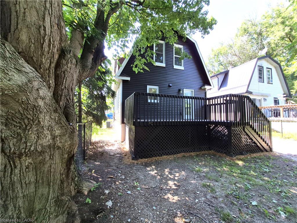 217 Queen Street N Property Photo 35