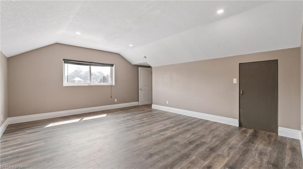 9 Baird Street Property Photo 37