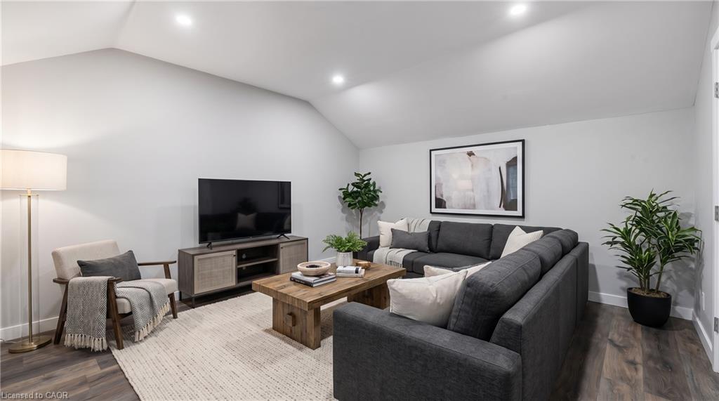 9 Baird Street Property Photo 49