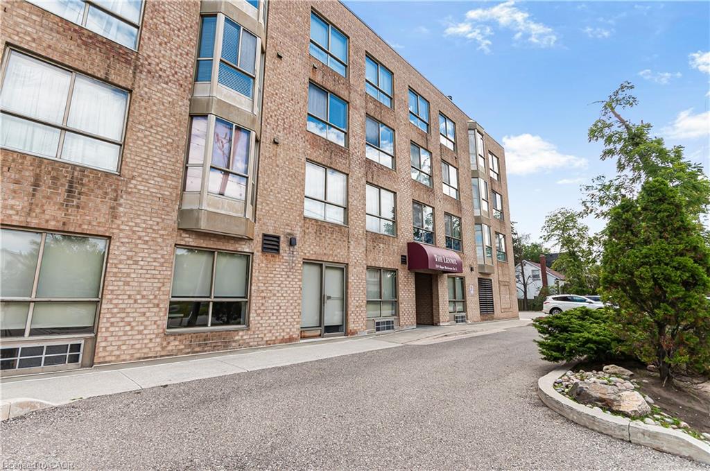 106-249 Major Mackenzie Drive E Property Photo 2