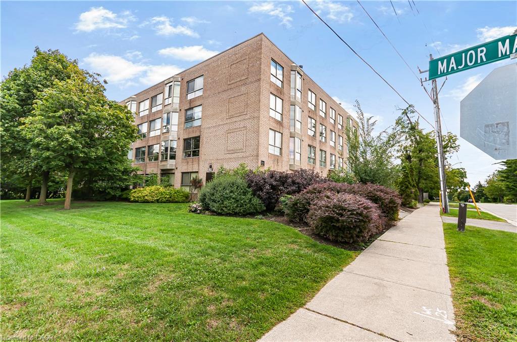 106-249 Major Mackenzie Drive E Property Photo 3