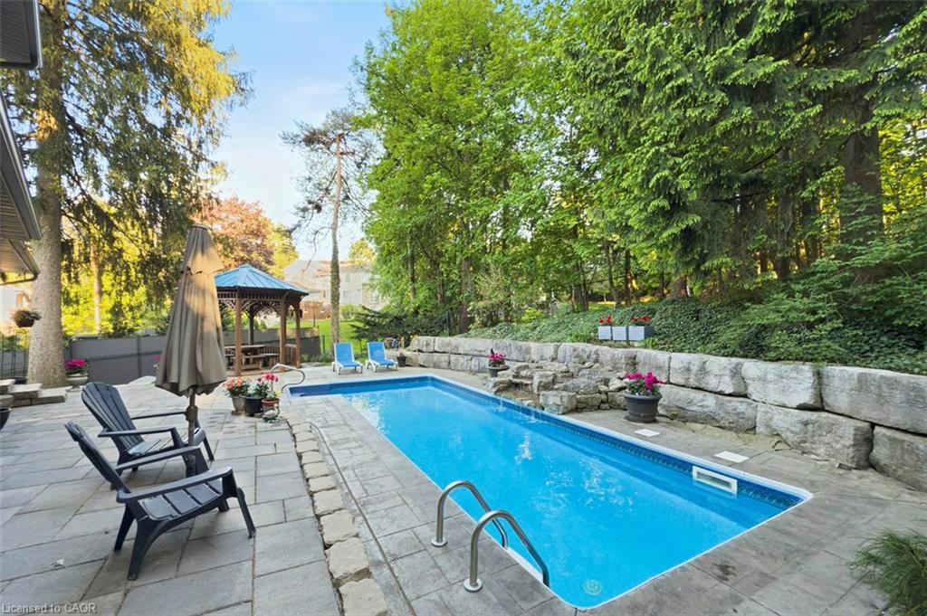 18 Stonegate Drive Property Photo 4