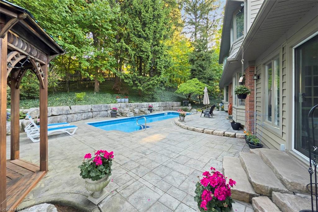 18 Stonegate Drive Property Photo 6