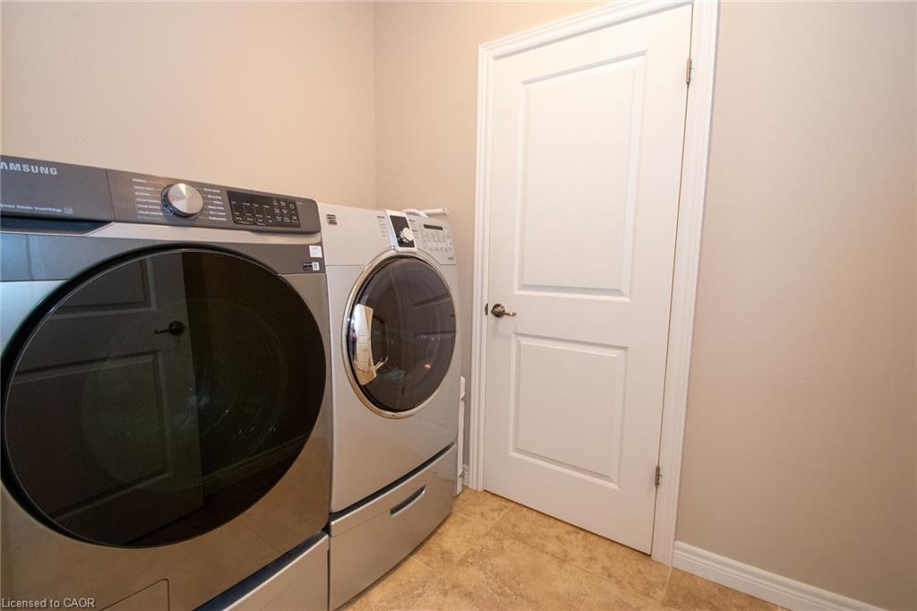 14 Lafayette Street E Property Photo 27