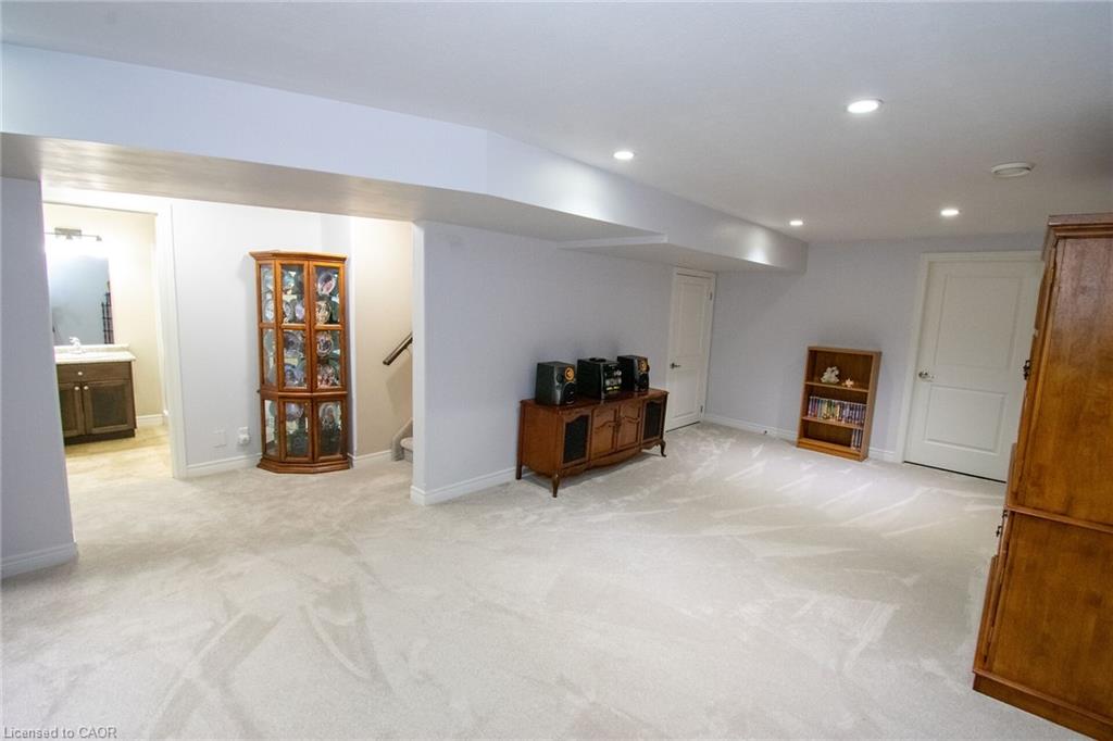 14 Lafayette Street E Property Photo 30