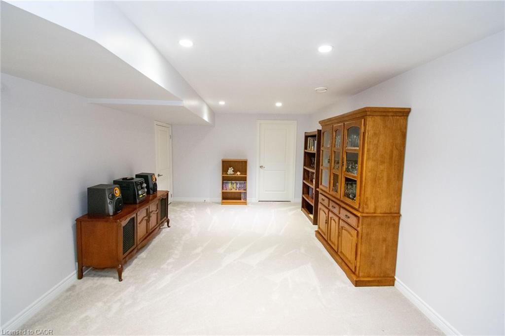 14 Lafayette Street E Property Photo 31
