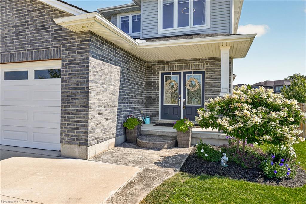 924 Springbank Avenue N Property Photo 11