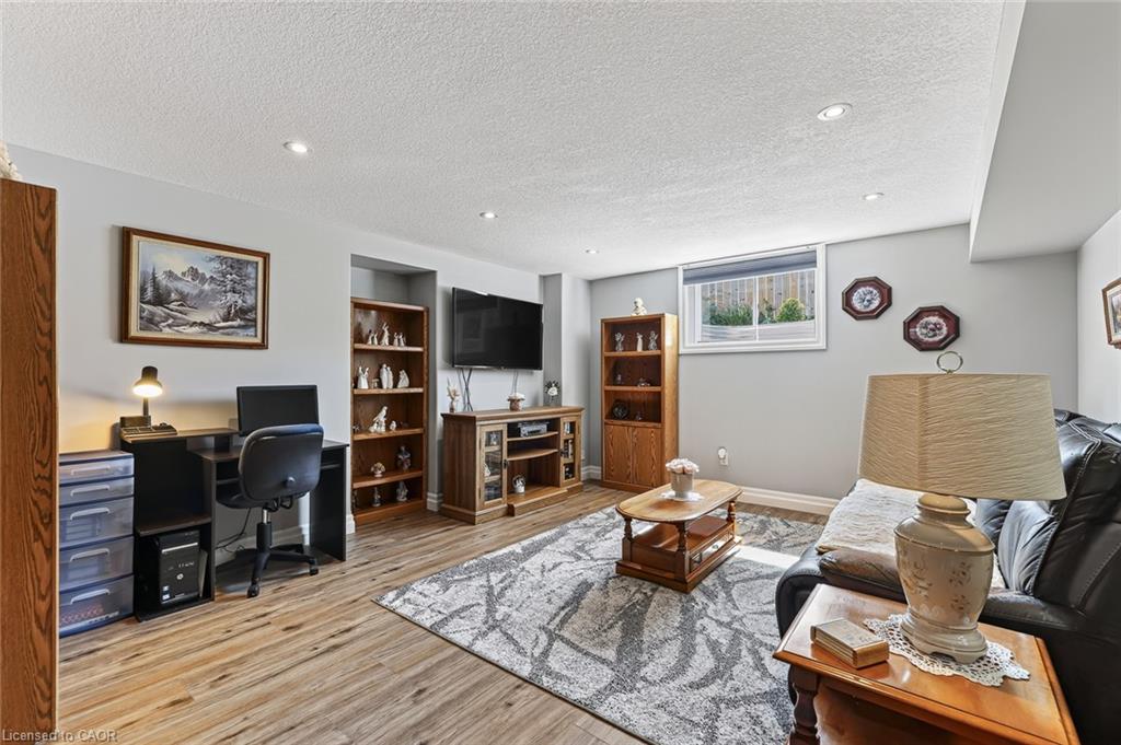 924 Springbank Avenue N Property Photo 31