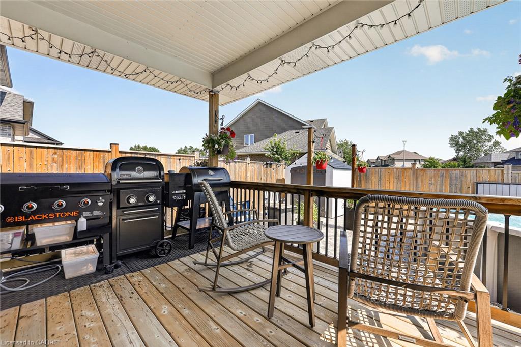 924 Springbank Avenue N Property Photo 34