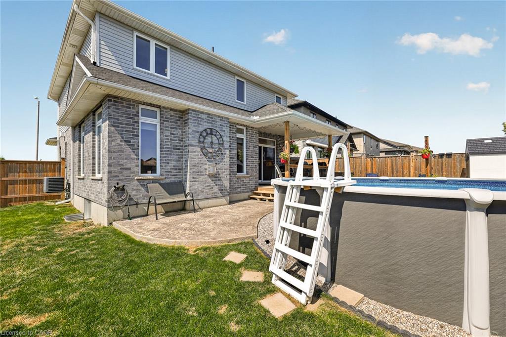 924 Springbank Avenue N Property Photo 37