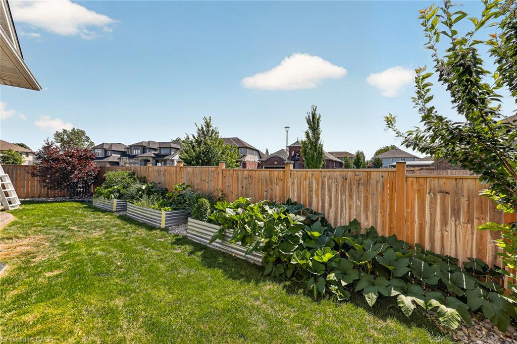 924 Springbank Avenue N Property Photo 40