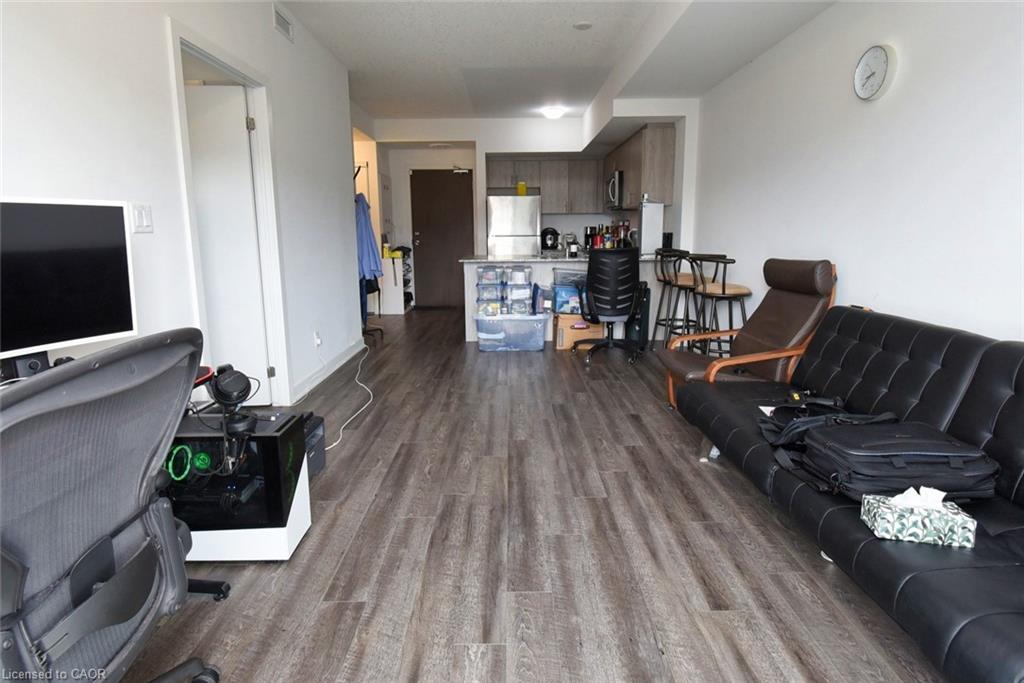 313-16 Markle Crescent Property Photo 5