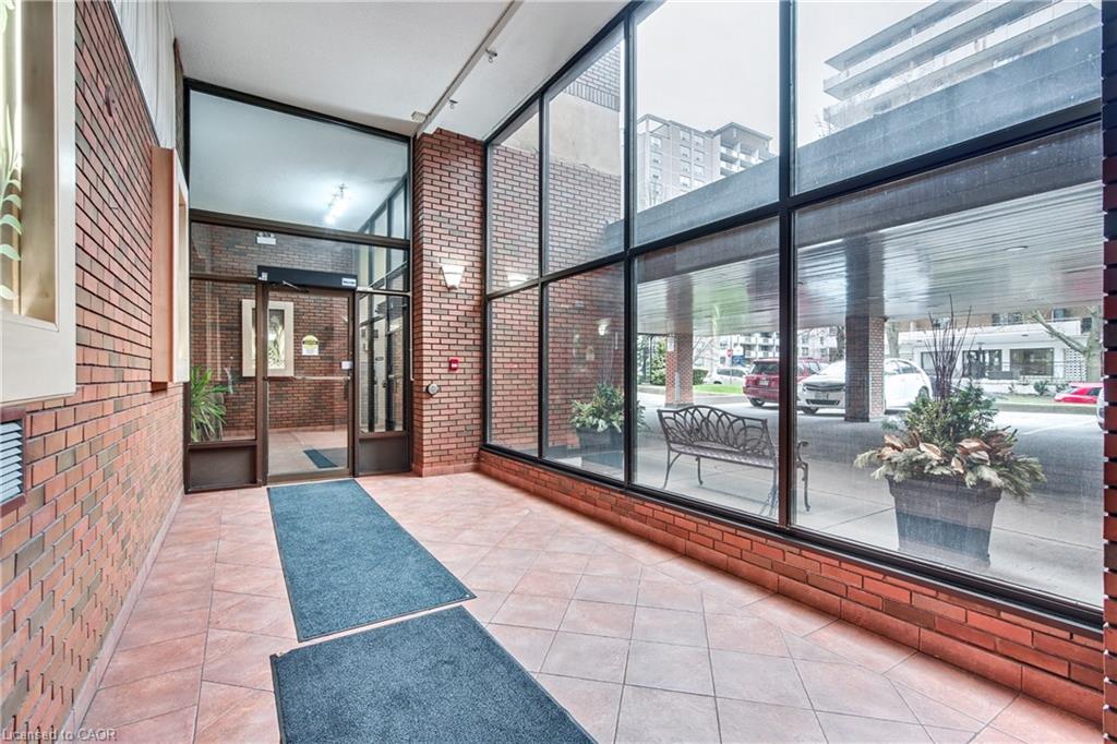 305-222 Jackson Street W Property Photo 2