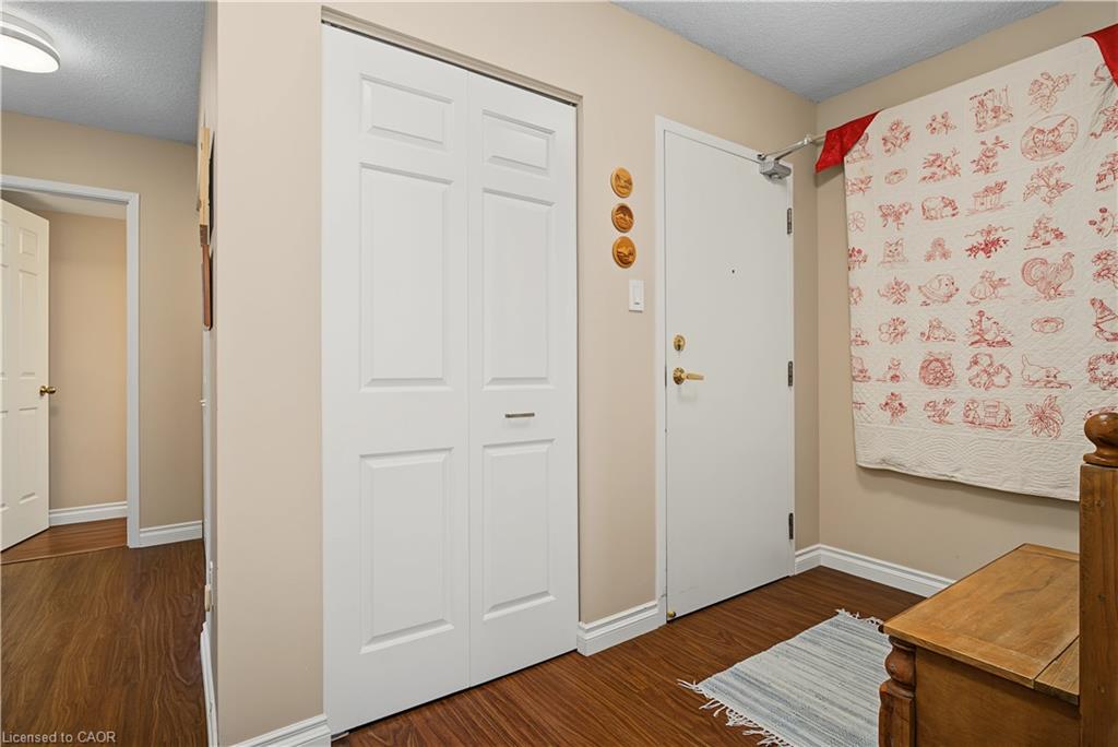 803-1414 King Street E Property Photo 4