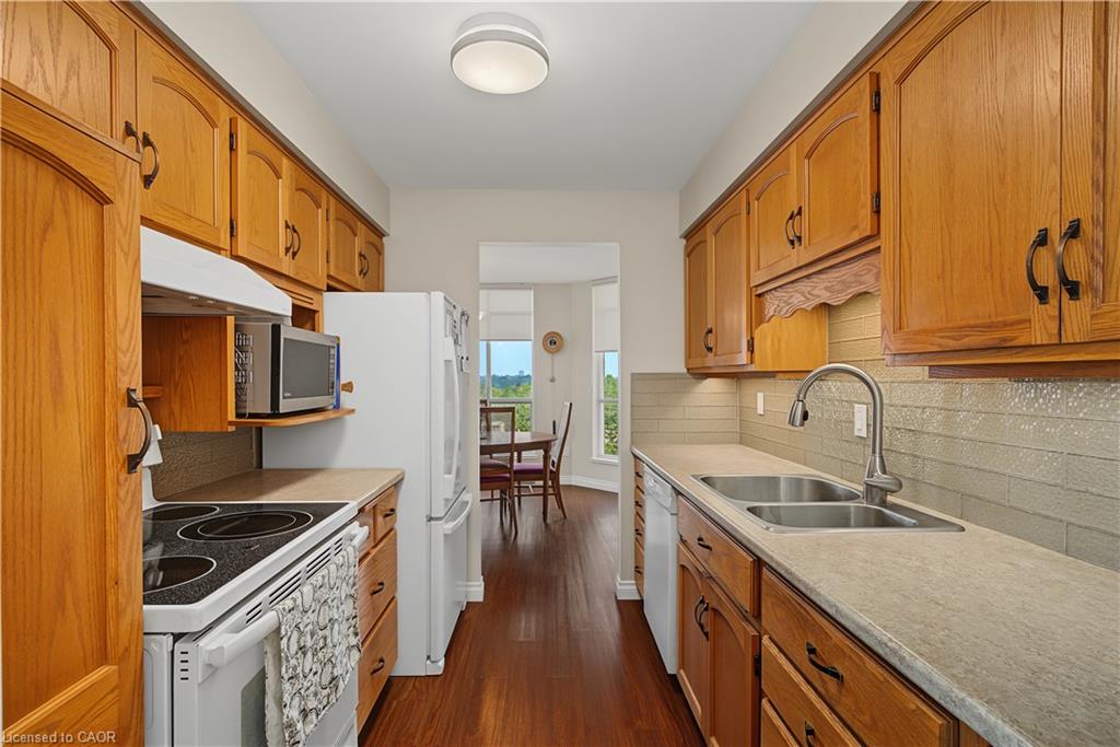 803-1414 King Street E Property Photo 7