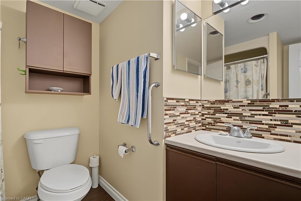 803-1414 King Street E Property Photo 16