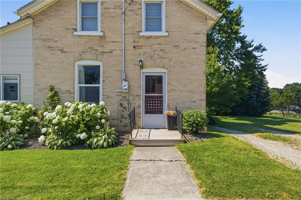 520 Elma Street W Property Photo 6