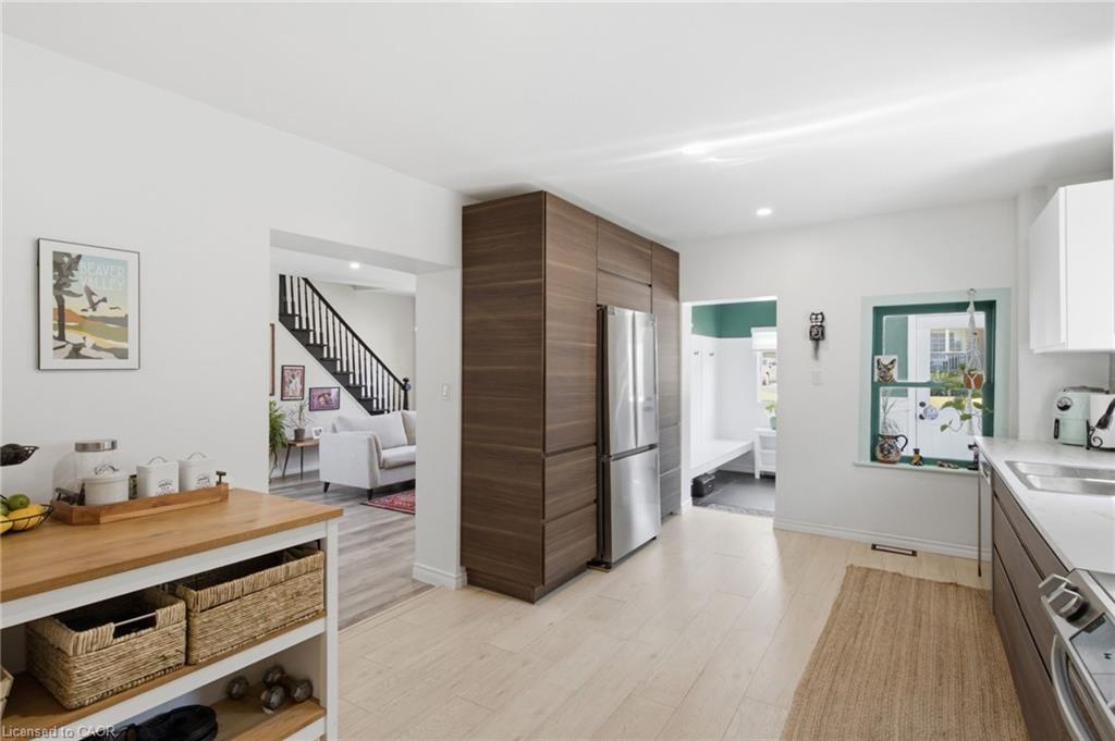 520 Elma Street W Property Photo 19