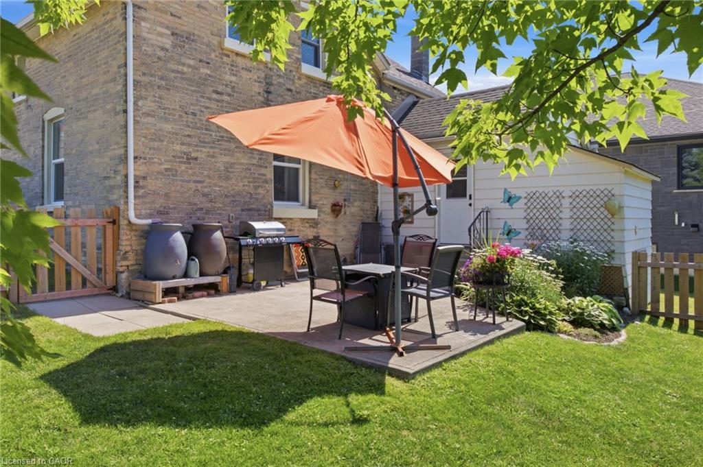 520 Elma Street W Property Photo 34