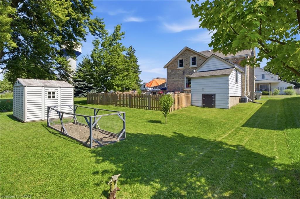 520 Elma Street W Property Photo 37