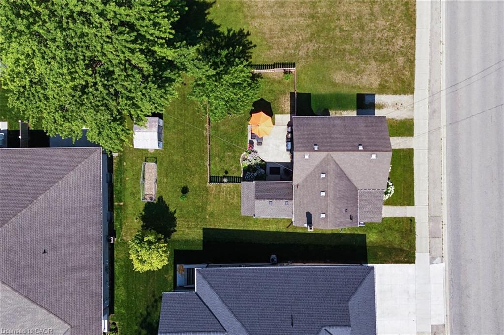 520 Elma Street W Property Photo 39