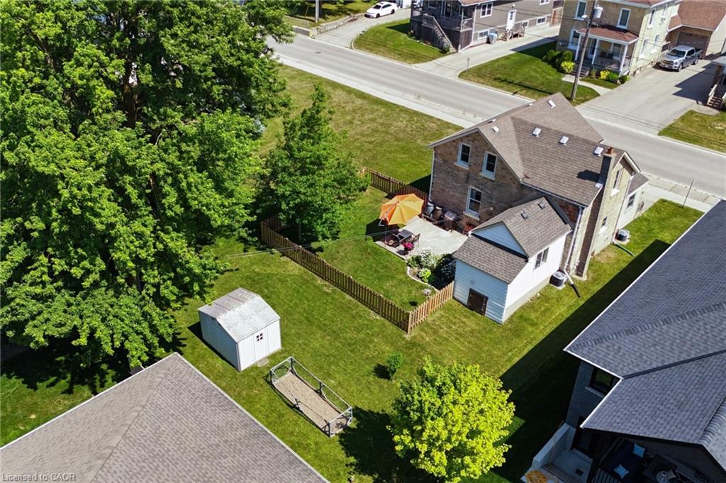 520 Elma Street W Property Photo 40