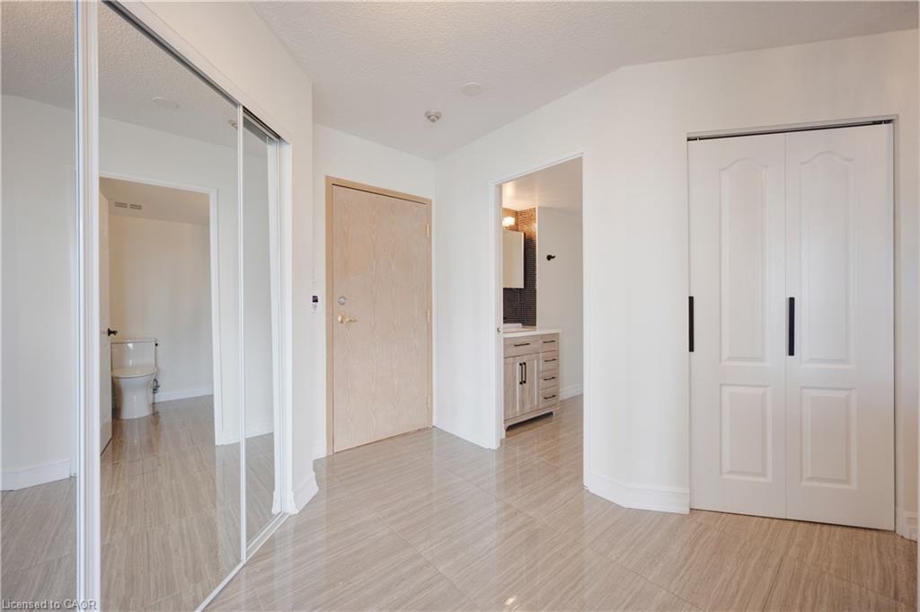 2204-55 Elm Drive W Property Photo 8