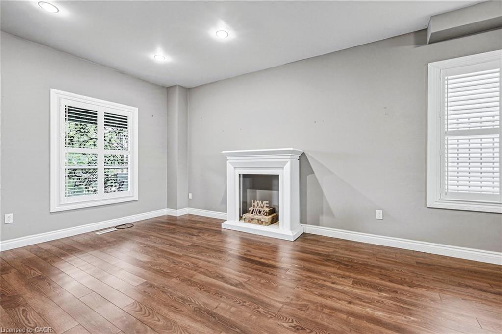 218 Grosvenor Avenue N Property Photo 6