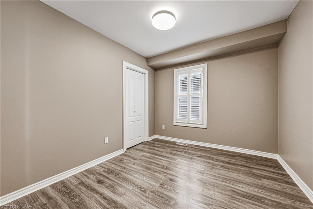218 Grosvenor Avenue N Property Photo 16