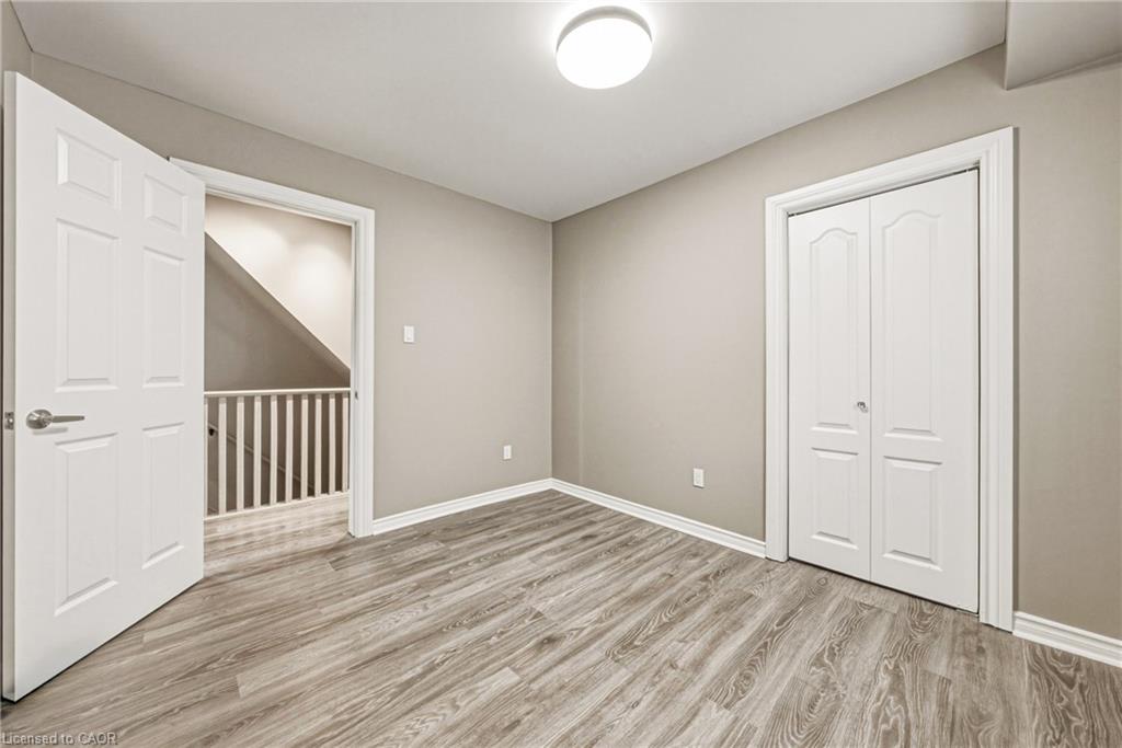 218 Grosvenor Avenue N Property Photo 17