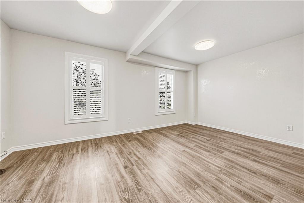 218 Grosvenor Avenue N Property Photo 19