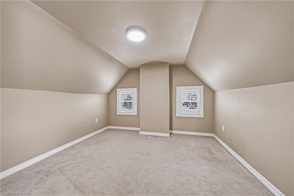 218 Grosvenor Avenue N Property Photo 23
