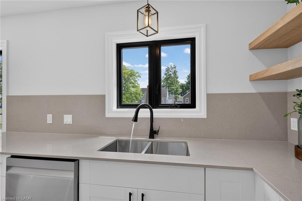 27 Church Street E Property Photo 14