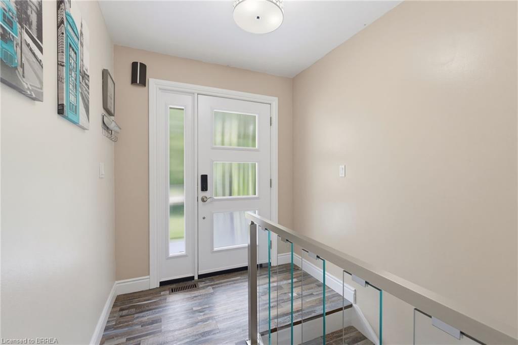 546 Glen Morris Road E Property Photo 2