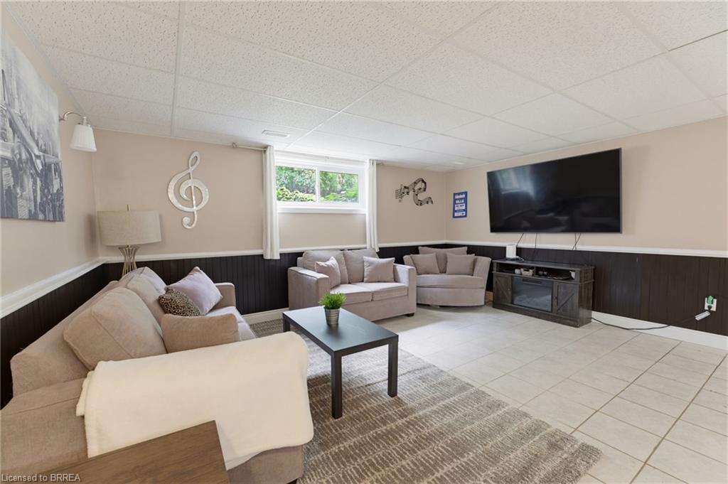 546 Glen Morris Road E Property Photo 16