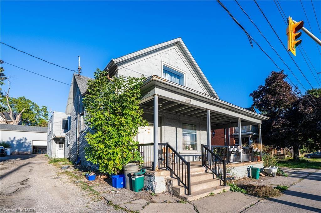 225 Water Street N Property Photo 4
